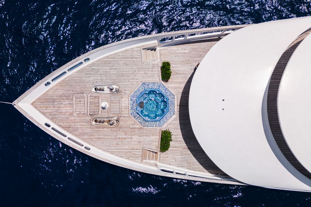 bateau de devant vue du ciel
