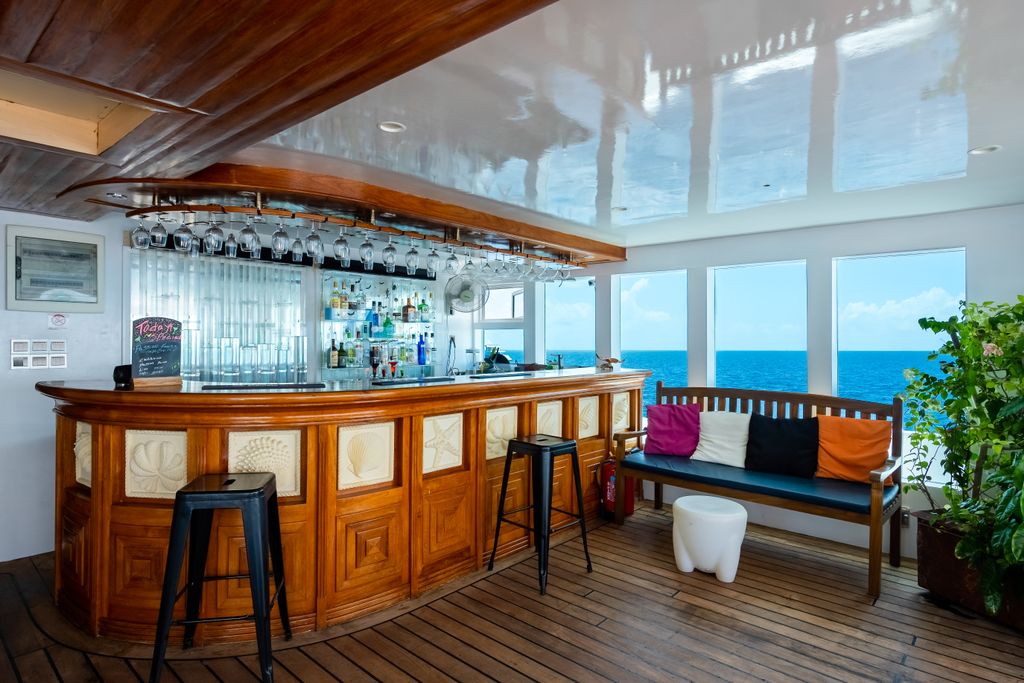 bar