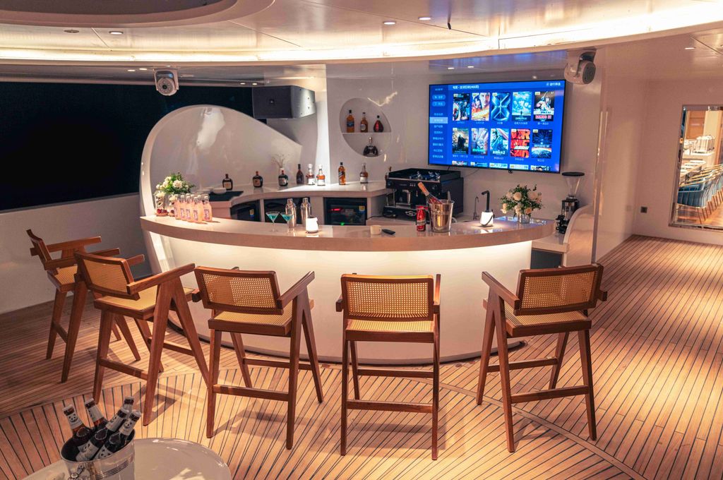bar