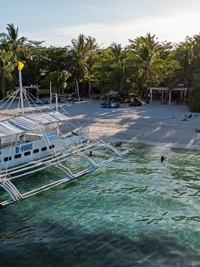 bateau local bord de plage