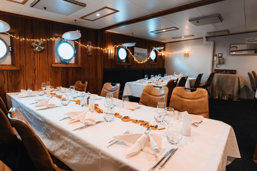 table dressée bateau restaurant
