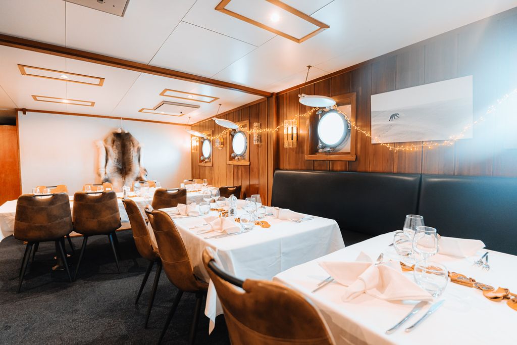 table dressée bateau restaurant
