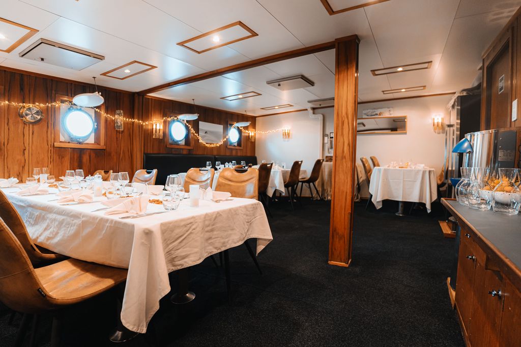 table dressée bateau restaurant