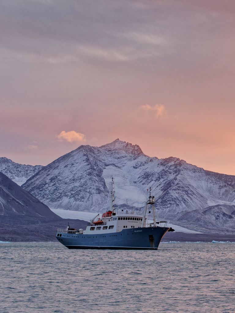 coucher du soleil bateau glacier