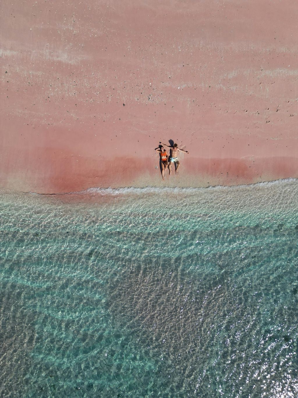 plage de sable rose komodo