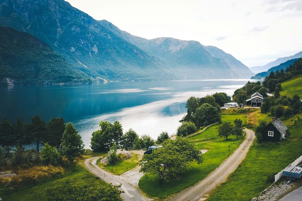 printemps norvège fjord montagne 