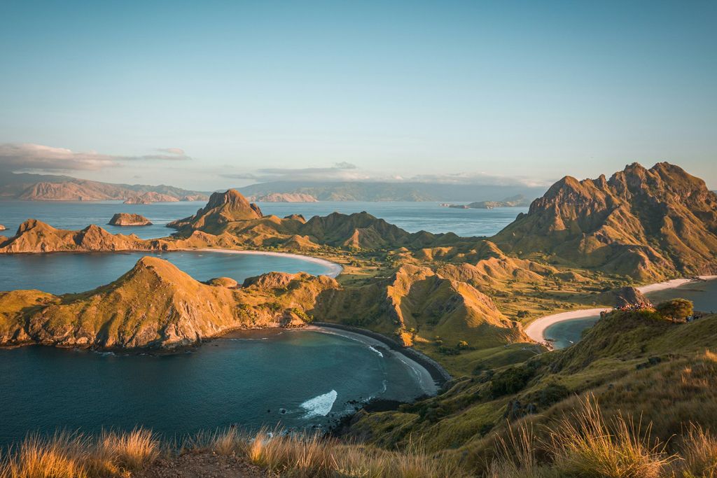 komodo coucher du soleil vue panoramique