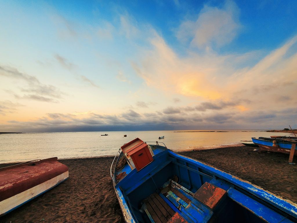 mer coucher du soleil pirogue traditionnel cap-vert