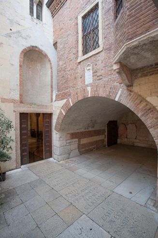 Battistero di San Giovanni in Fonte