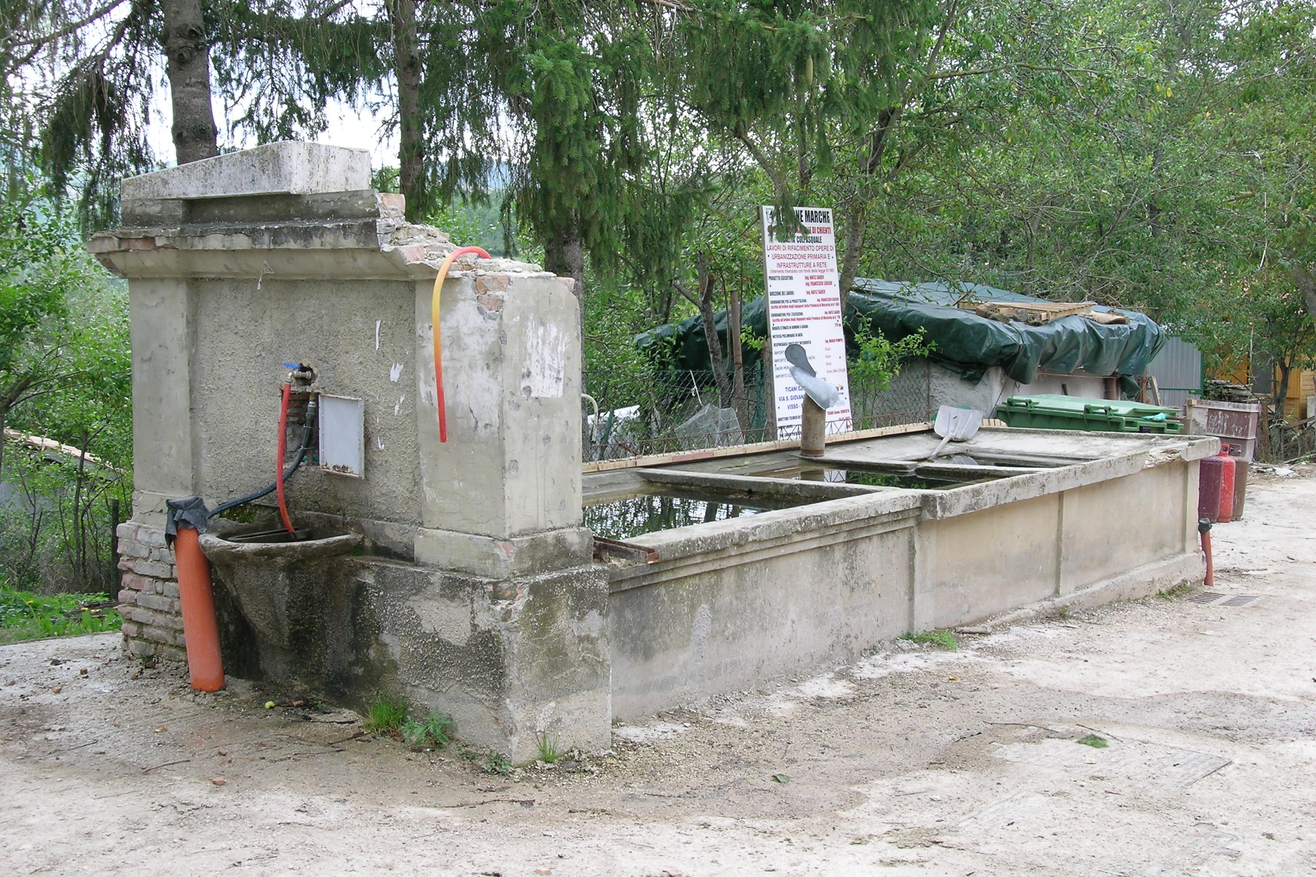 Fontana con lavatoi