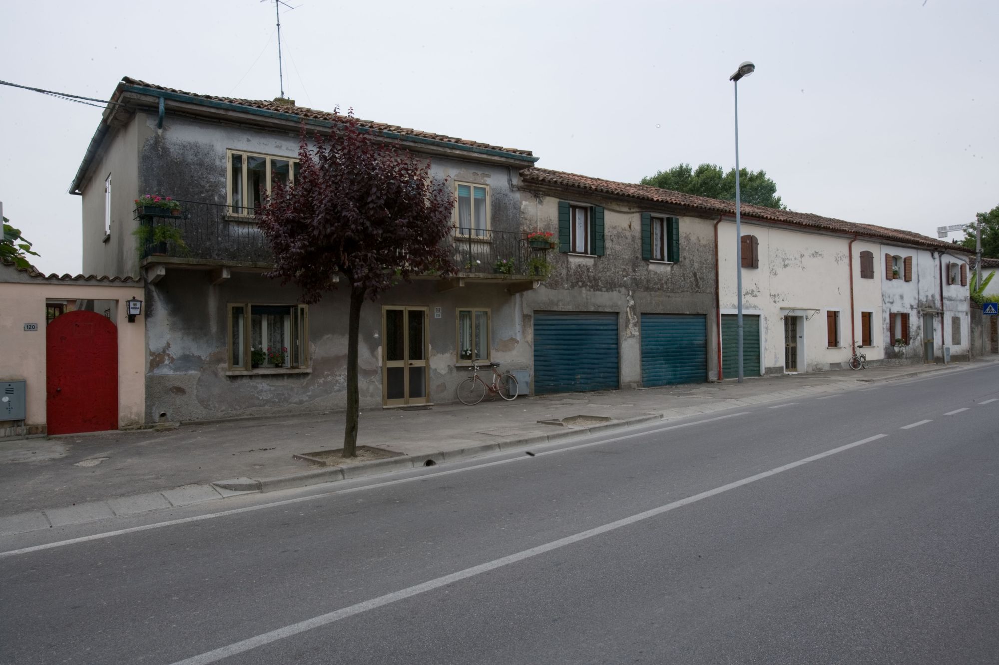 Barchessa est di villa Lion poi Ferrarese