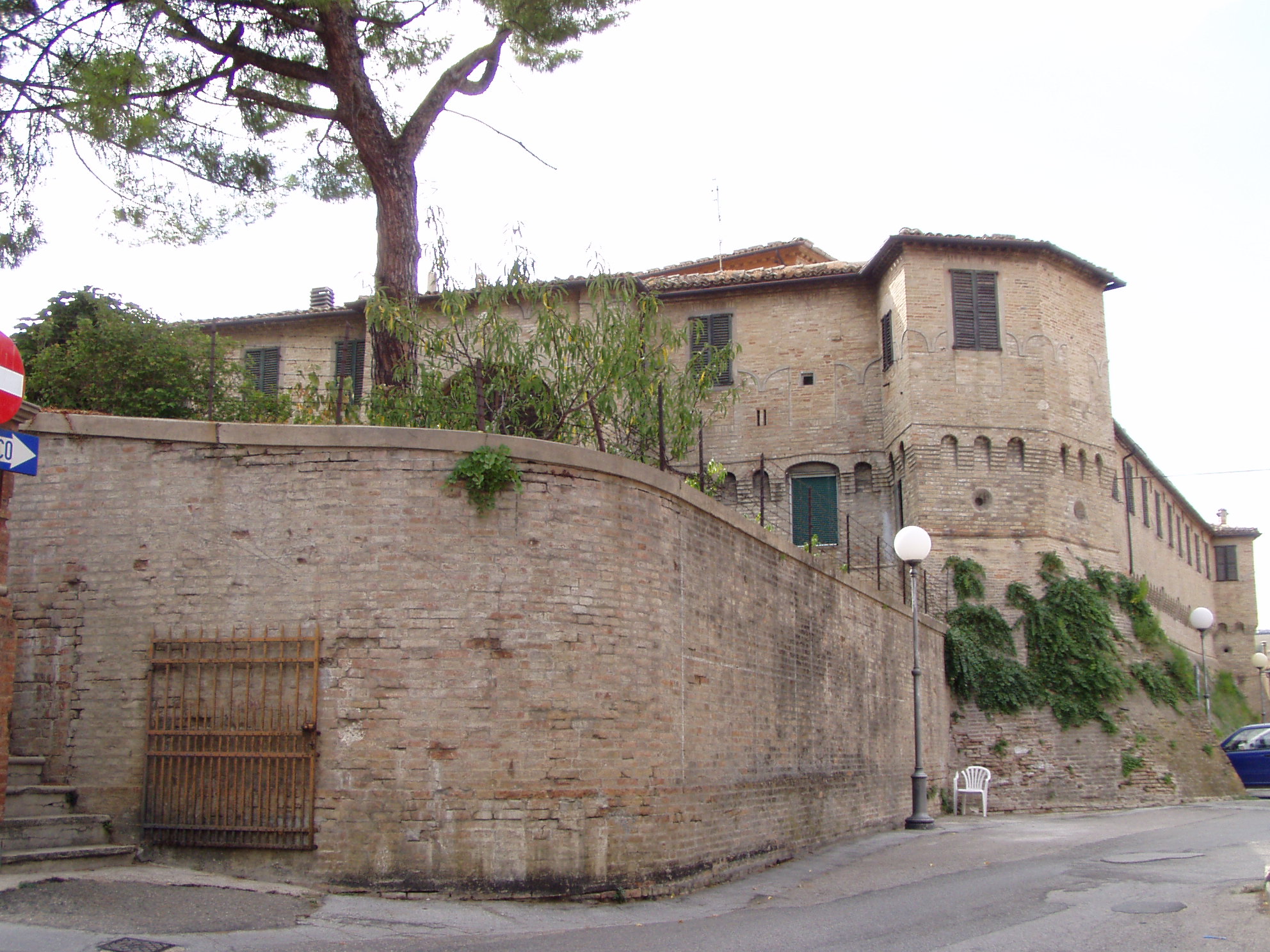 Mura del fossato del Castello
