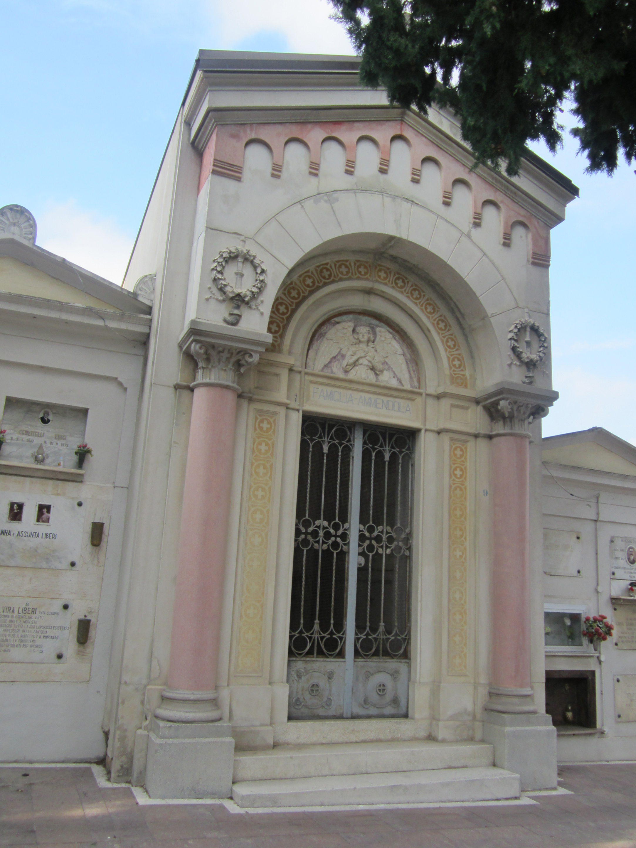 Cappella cimiteriale FAMIGLIA AMMENDOLA
