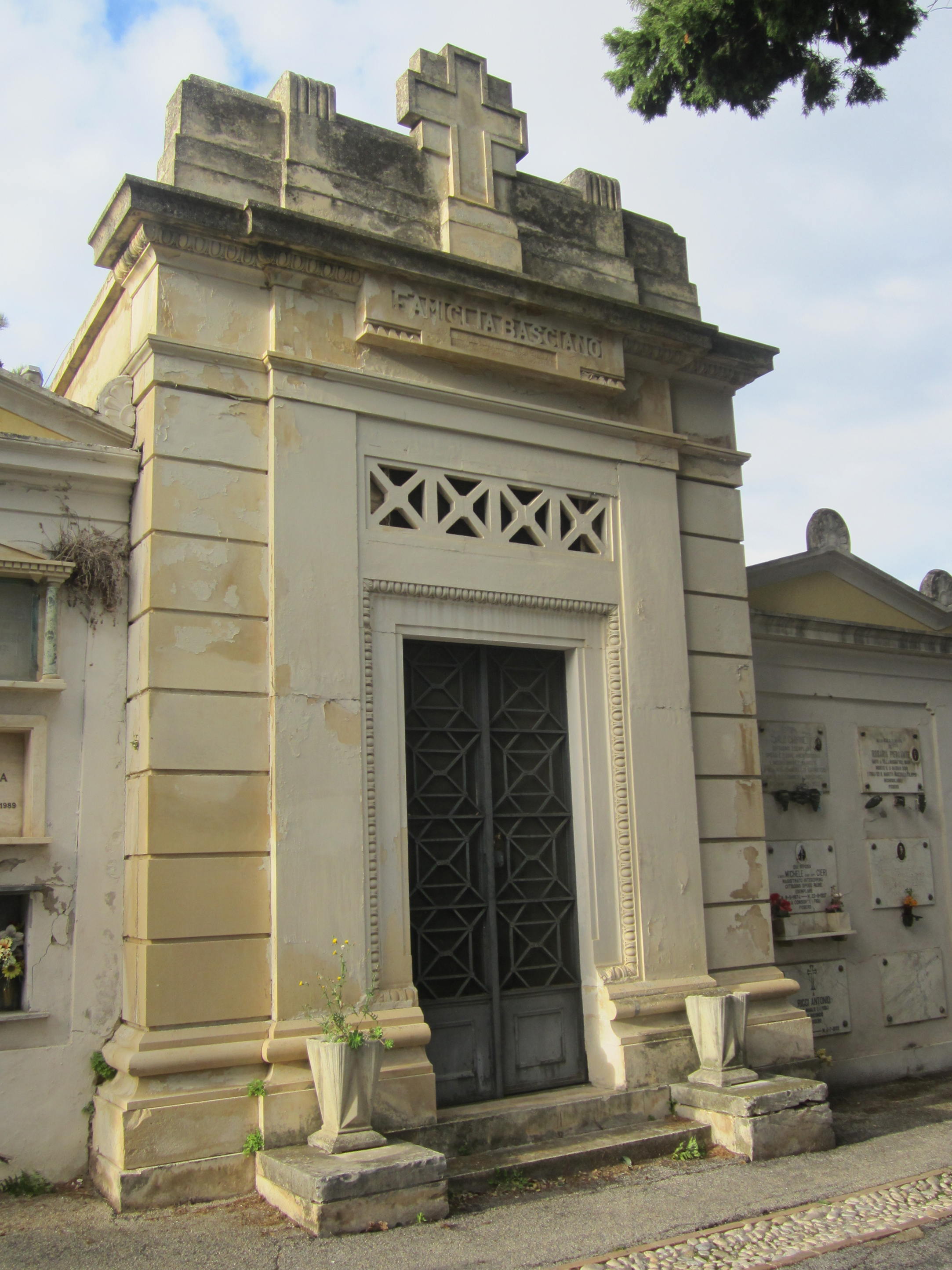 Cappella cimiteriale FAMIGLIA BASCIANO