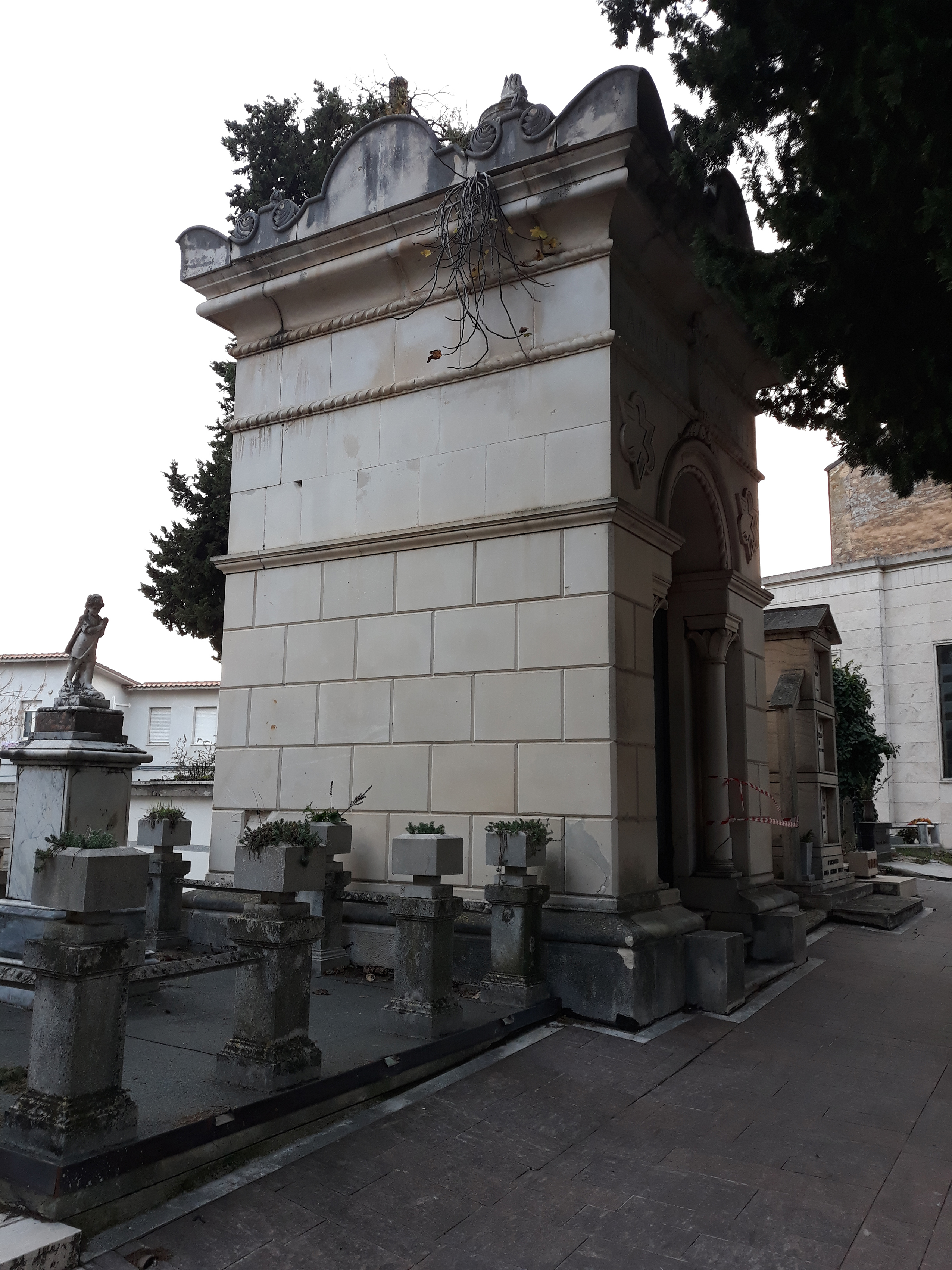 Cappella cimiteriale FAMIGLIA LEONELLI