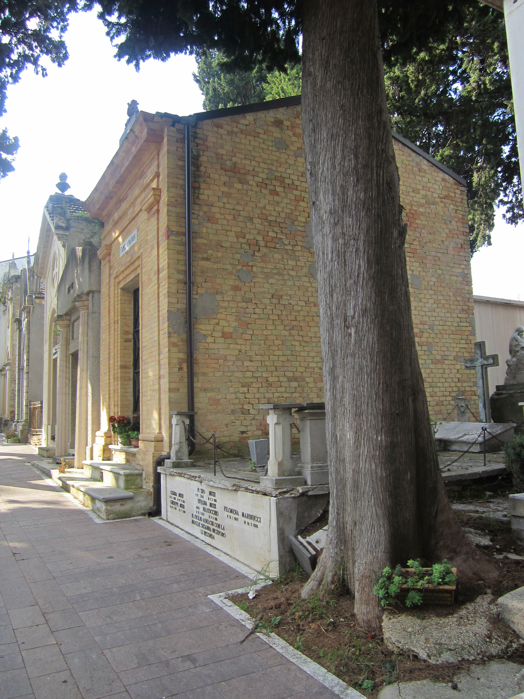 Cappella cimiteriale FAMIGLIA MARIANI