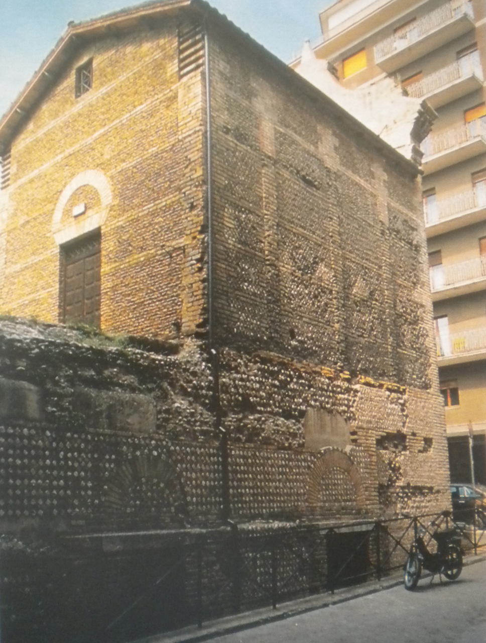 edificio di culto ed annessi