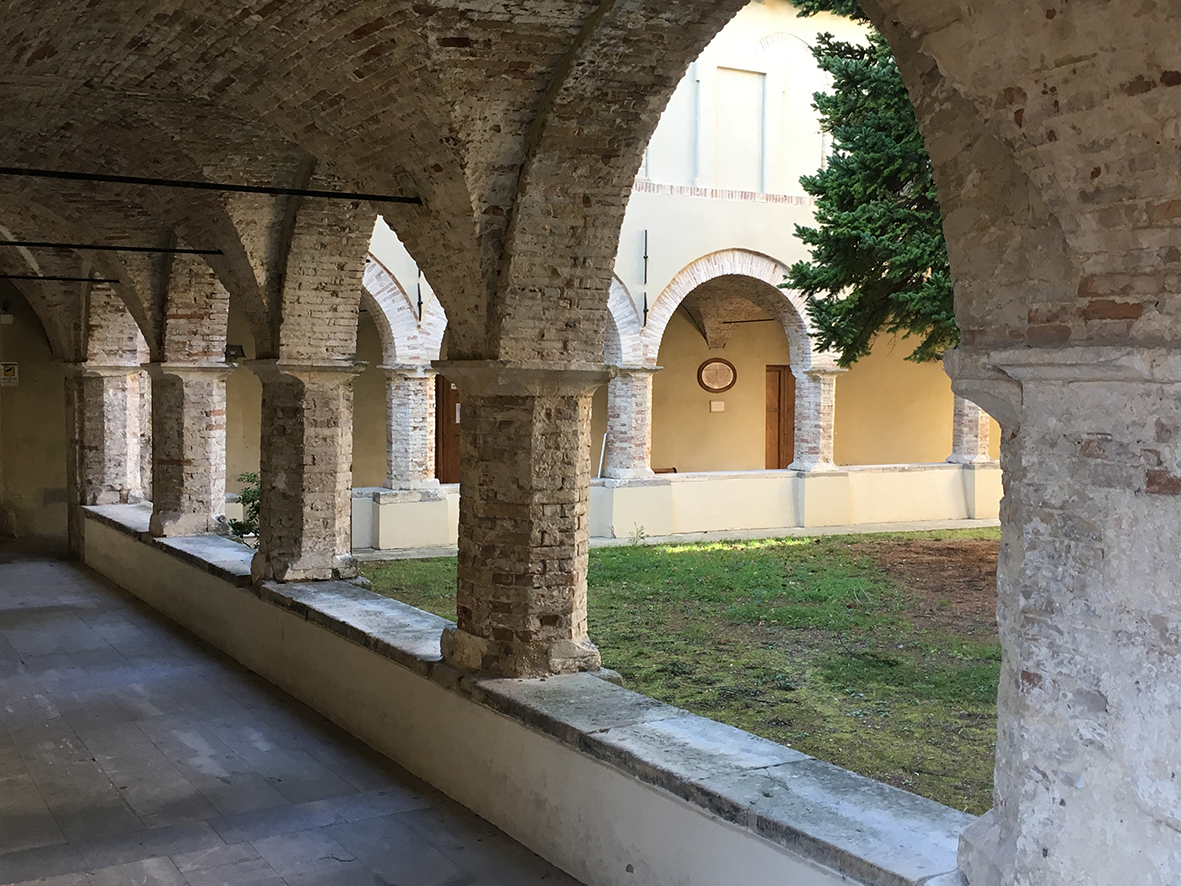 Chiostro dell'ex convento francescano