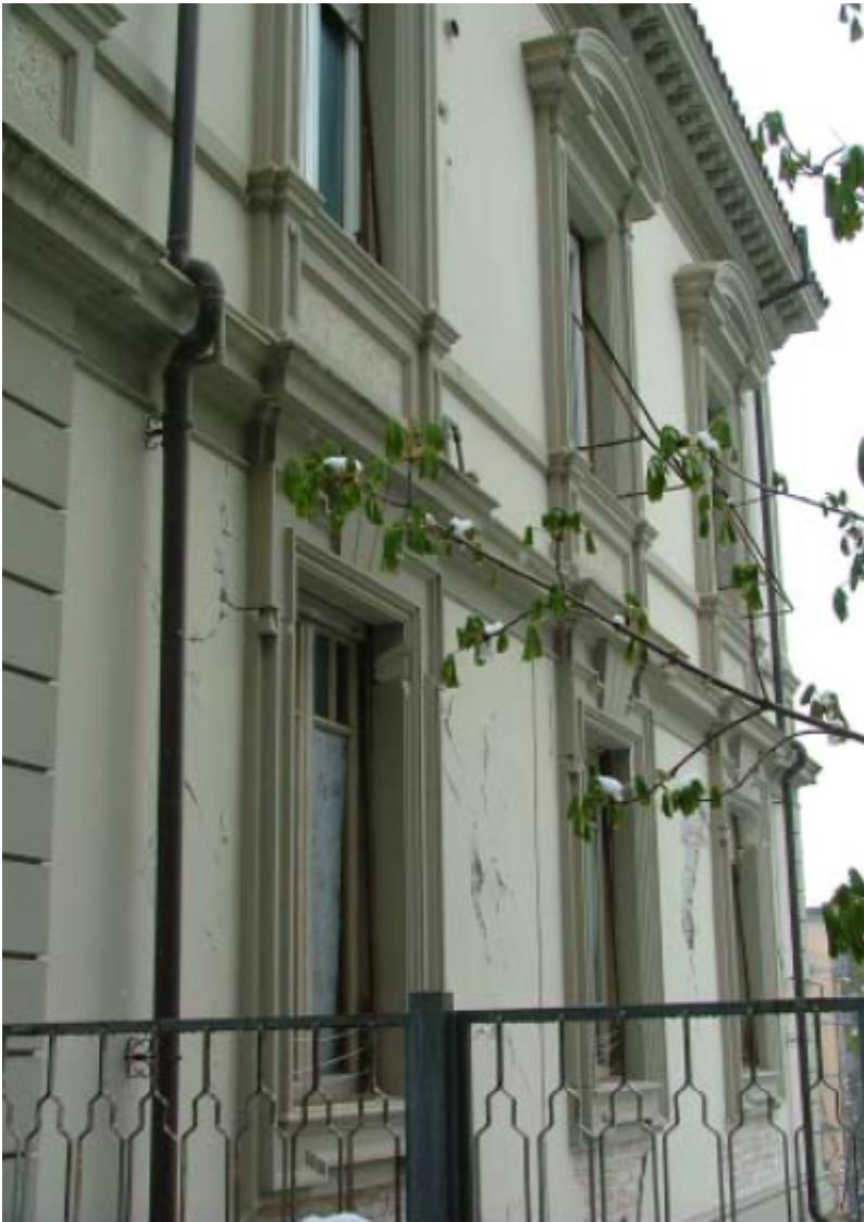Edificio sito in via Francesco De' Marchi