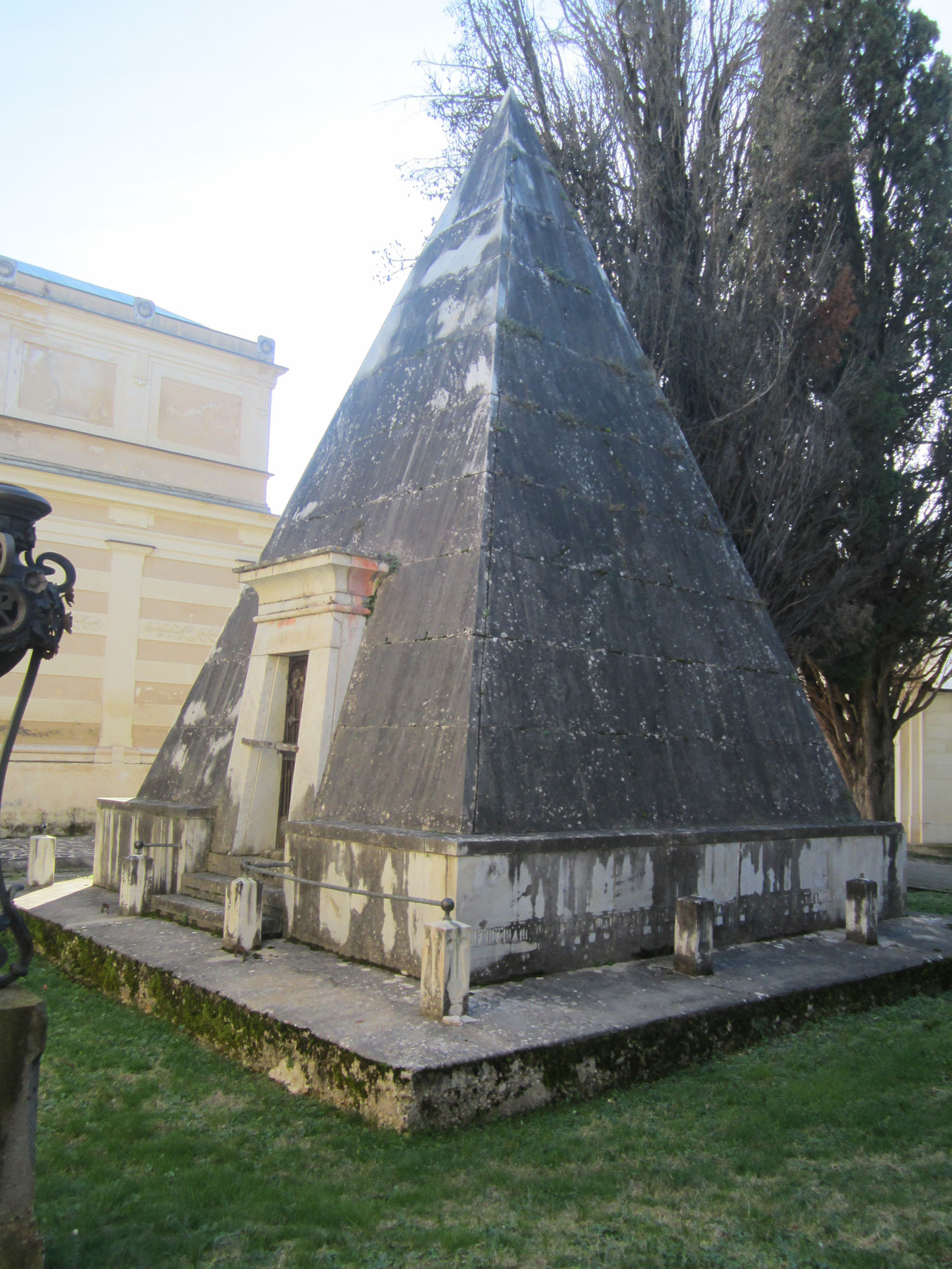 Cappella cimiteriale Famiglia Corvi