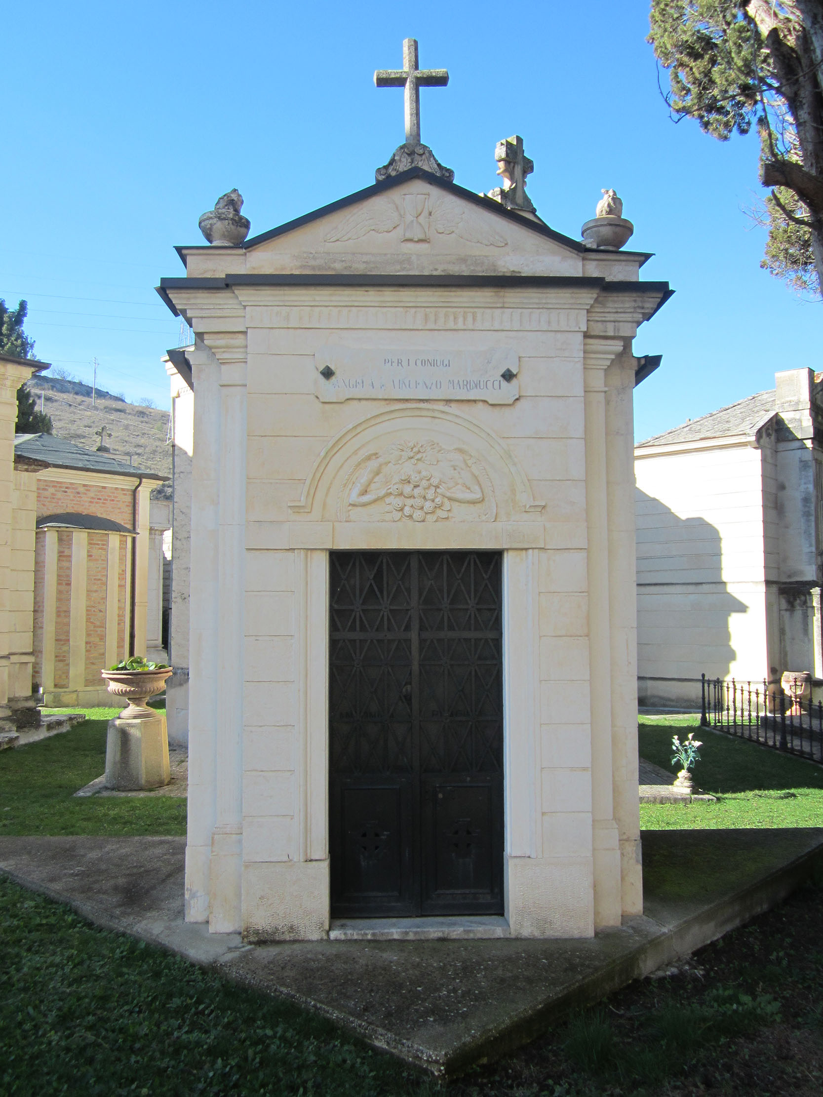 Cappella cimiteriale coniugi Angela e Vincenzo Marinucci