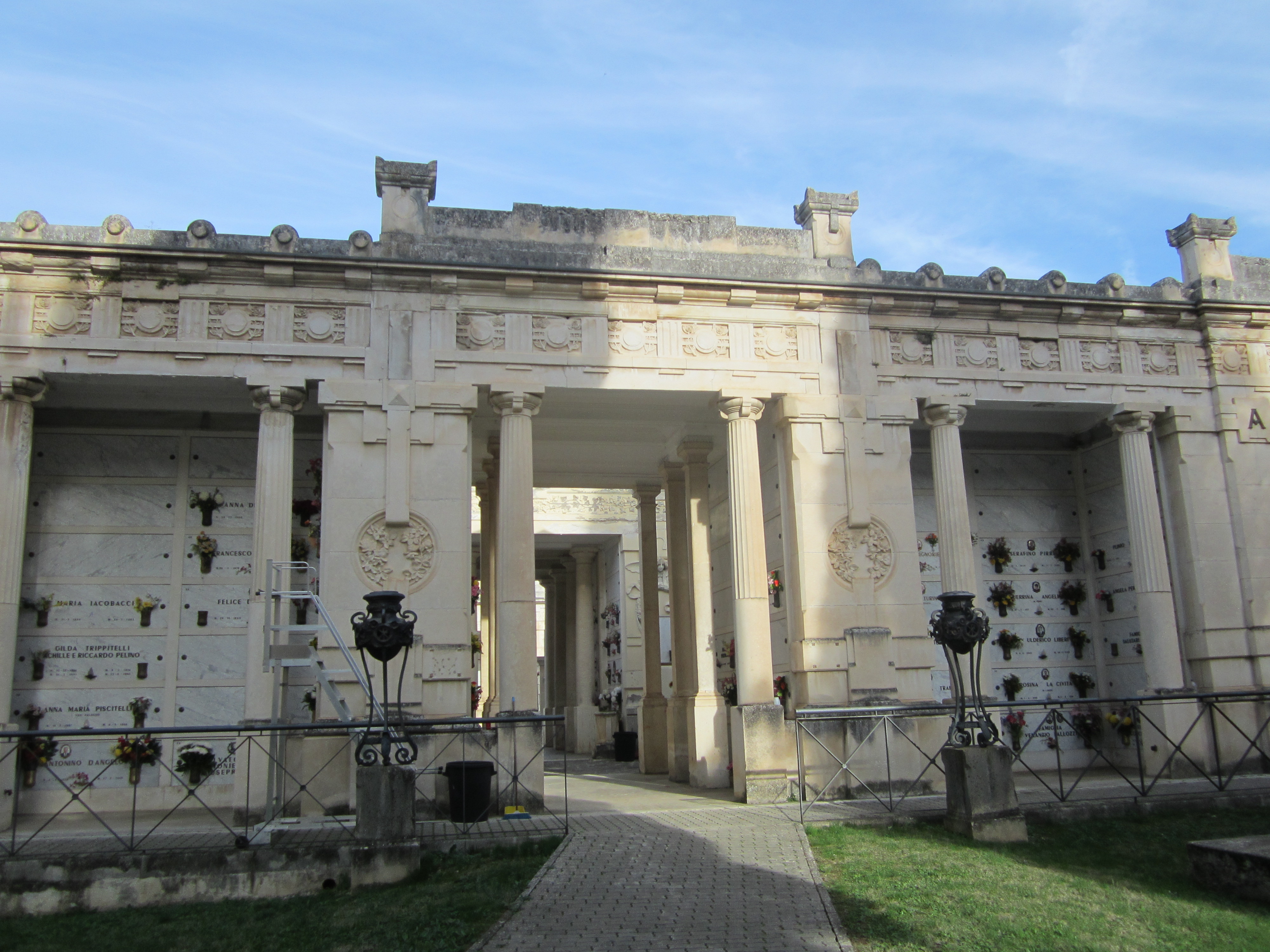 Confraternita S. Maria di Loreto blocco loculi 1