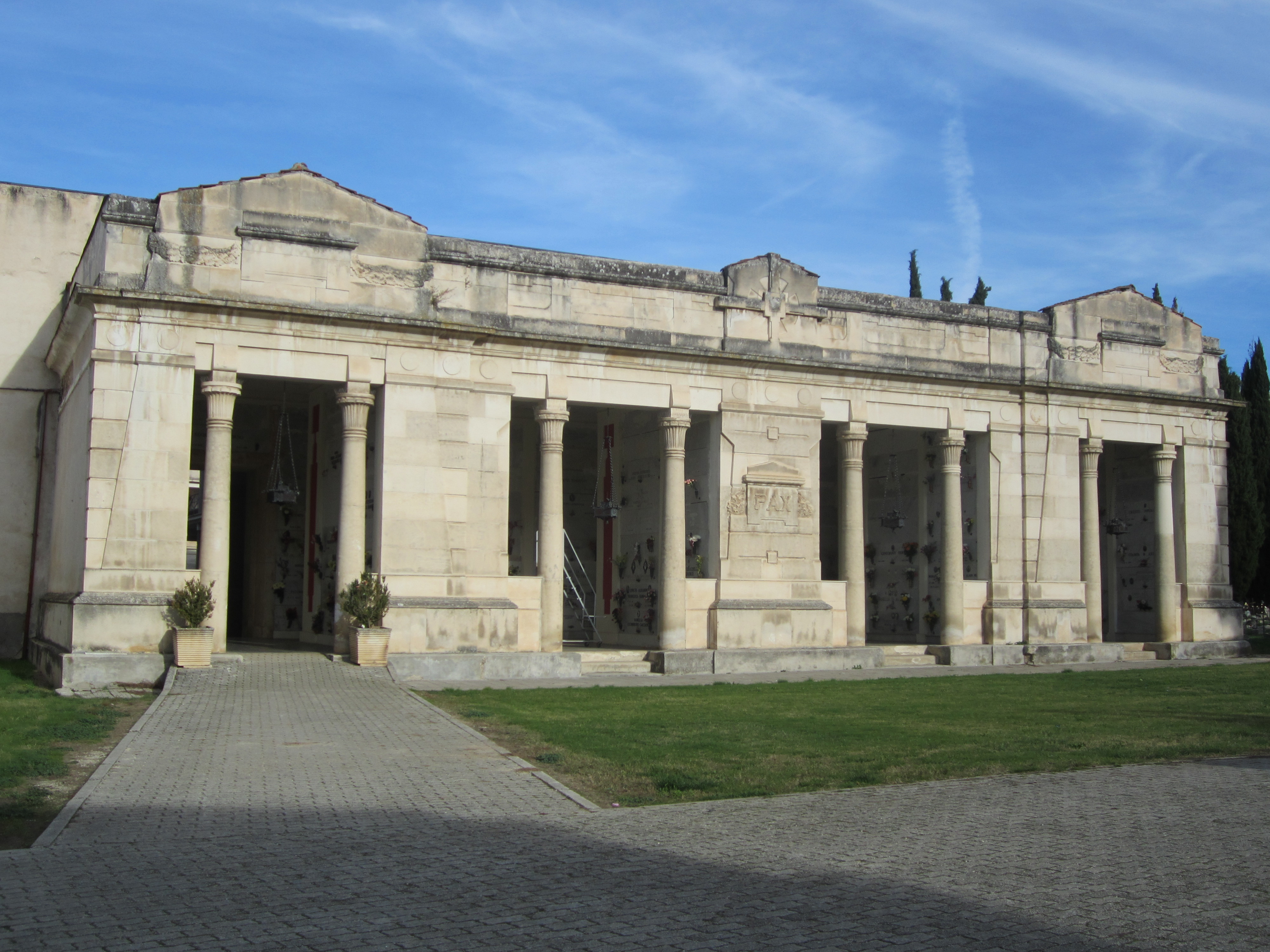 Portico egizio e loculi Confraternita SS. Trinità
