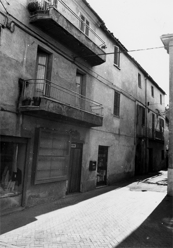 Casa con il porticato del sec. XV
