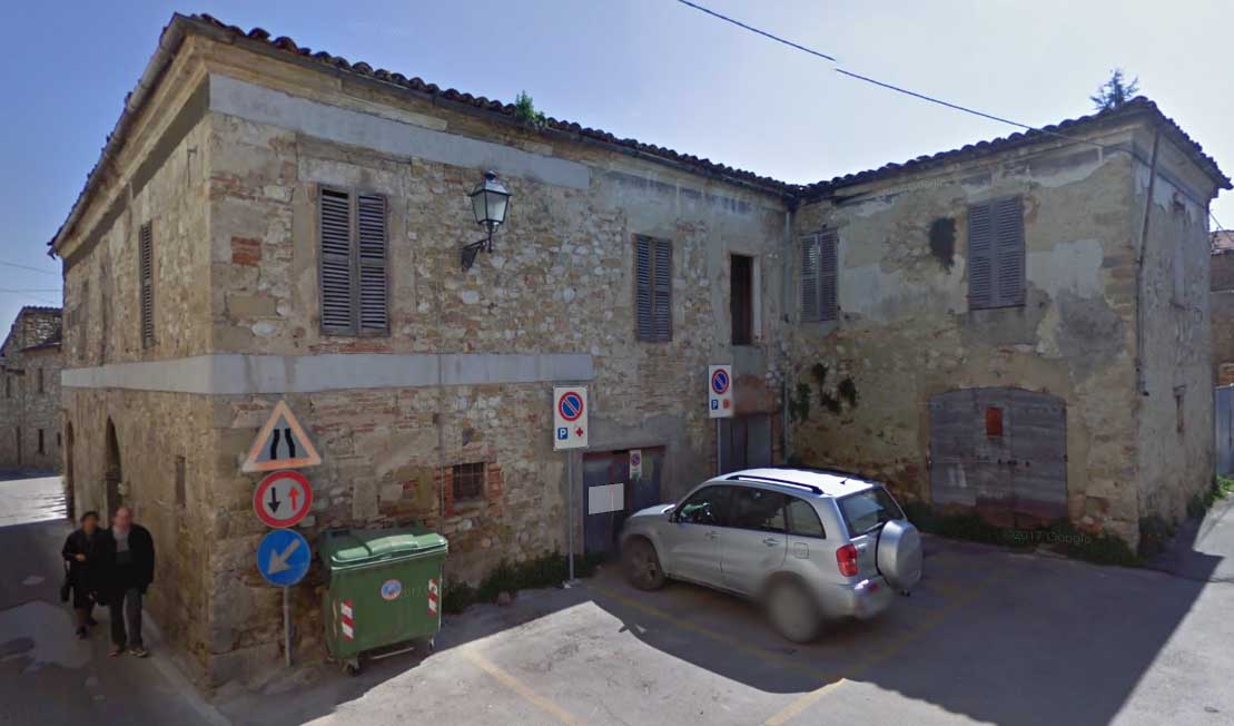 Edificio sito in via Roma angolo via S. Girolamo