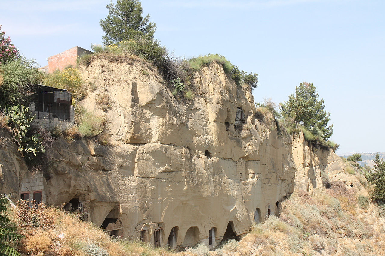 cantina, Cantine grotta di Aliano