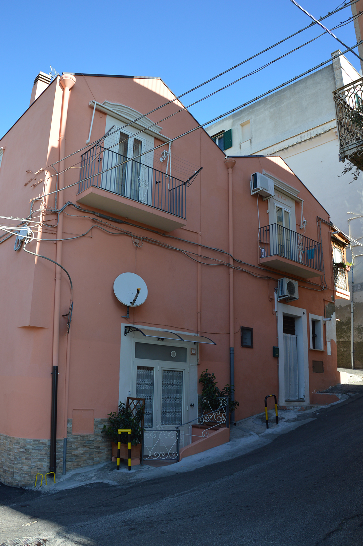 casa popolare a schiera di tipo tradizionale