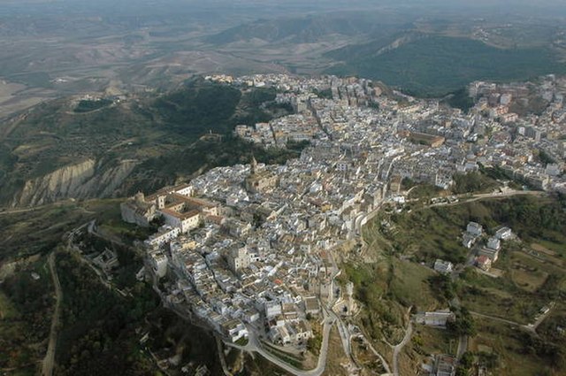 centro storico, collinare, di crinale, lineare, Montescaglioso