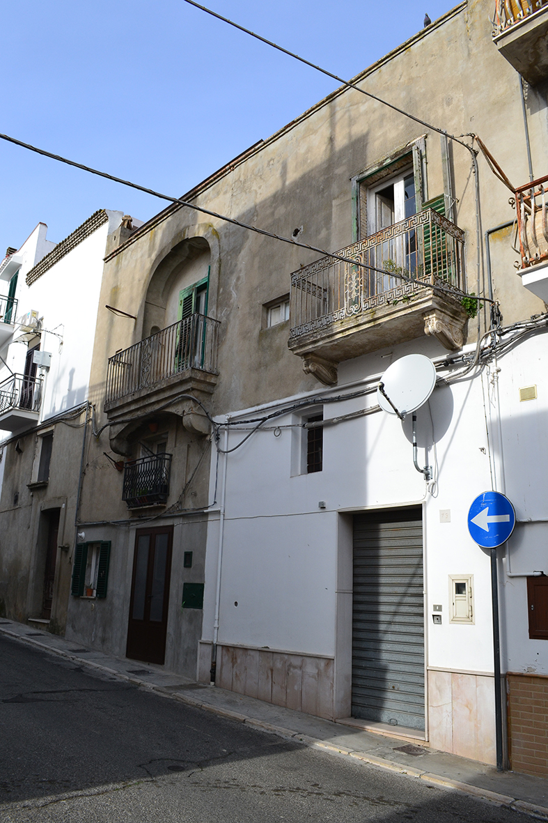 case a schiera su Corso Metaponto