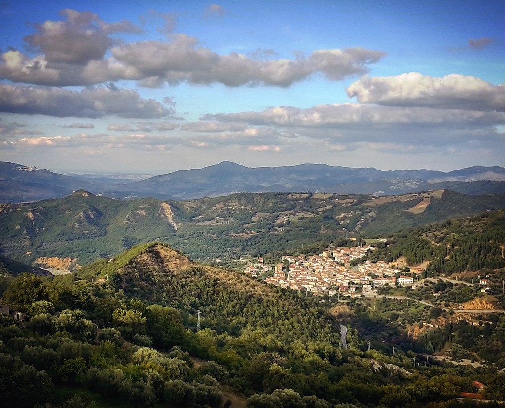 centro storico, collinare, agricolo, Cersosimo
