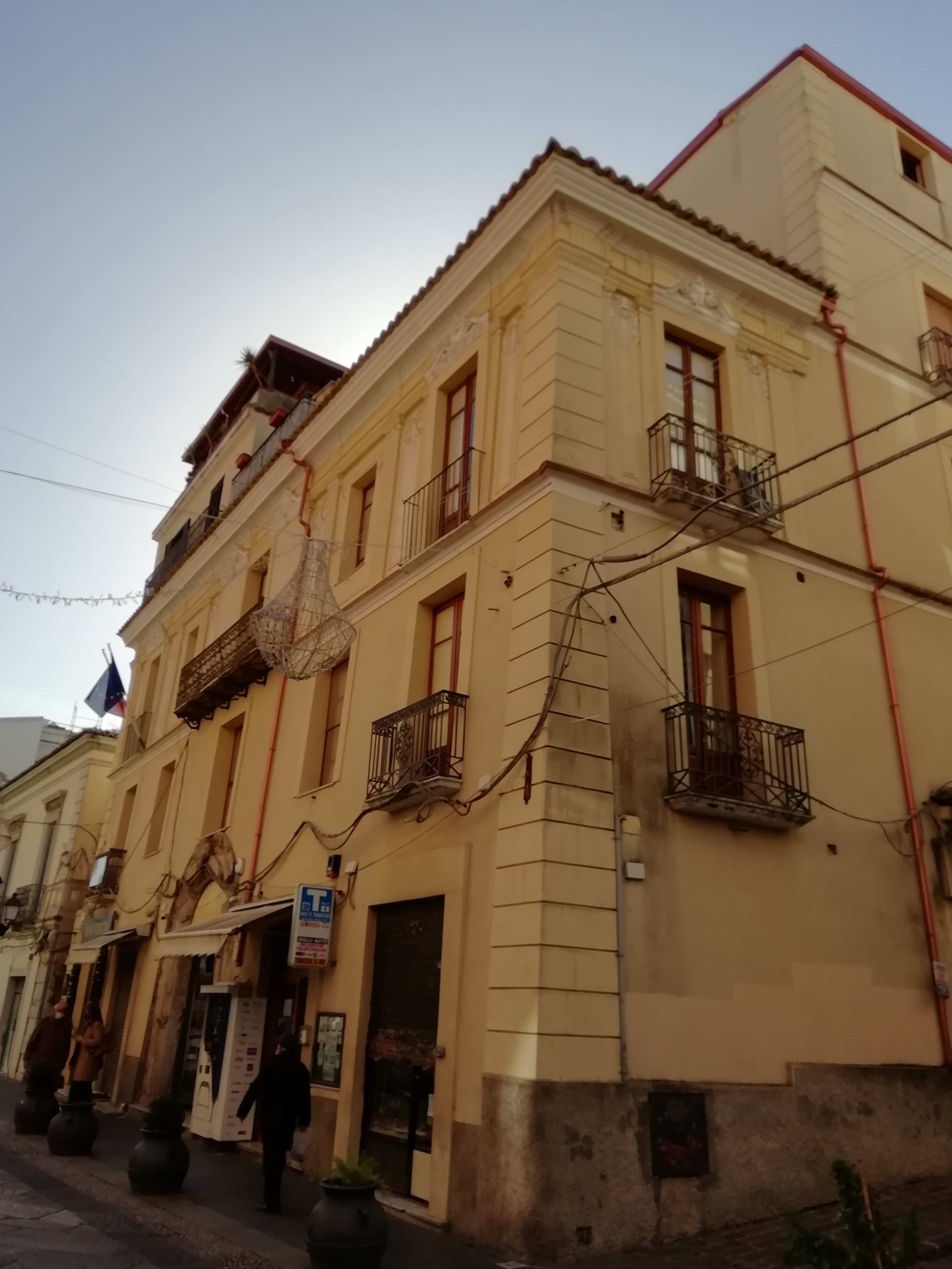 [Edificio in Corso Mazzini, 143, 145]