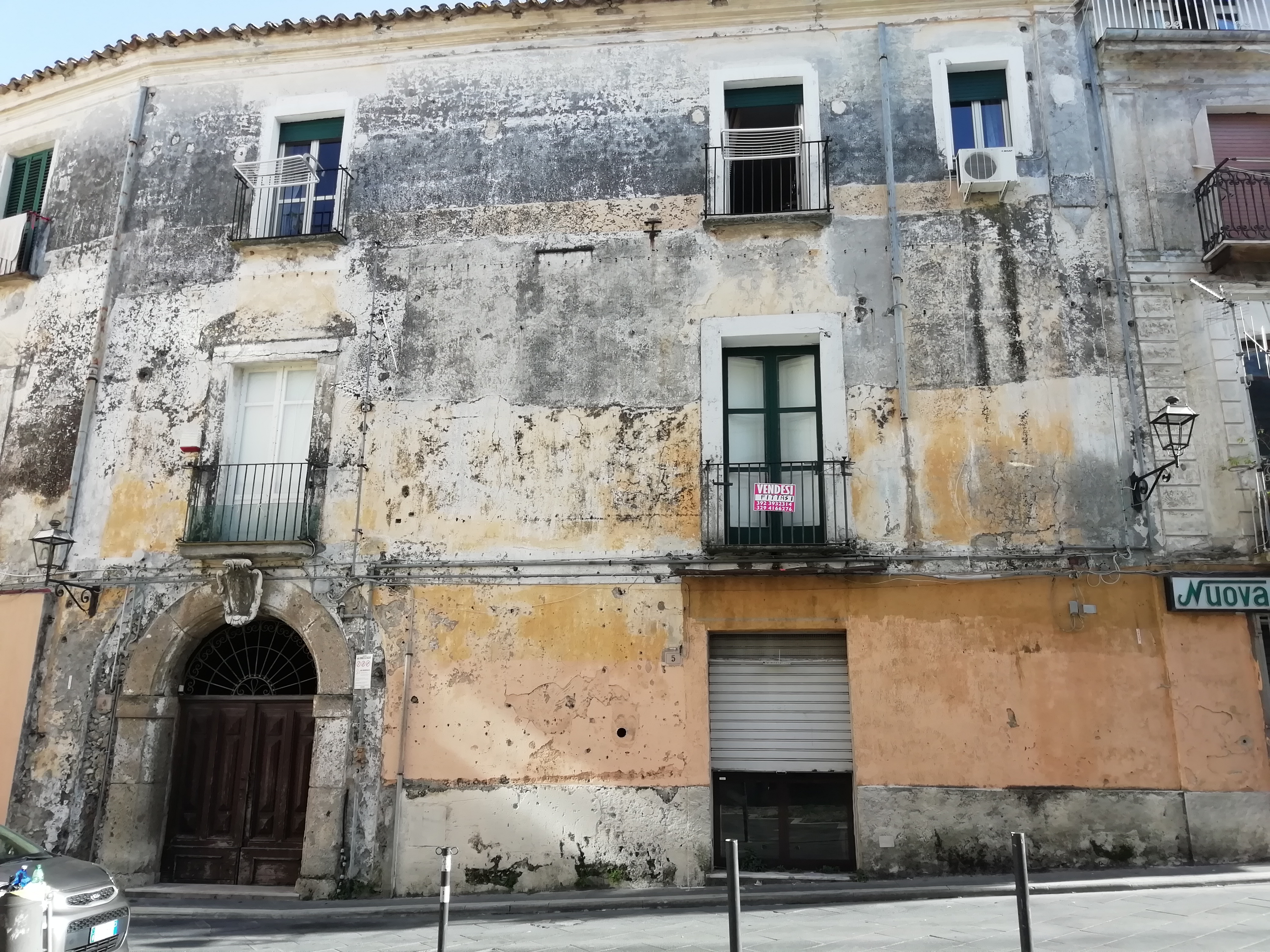 [Edificio in Piazza I Larussa, 5]