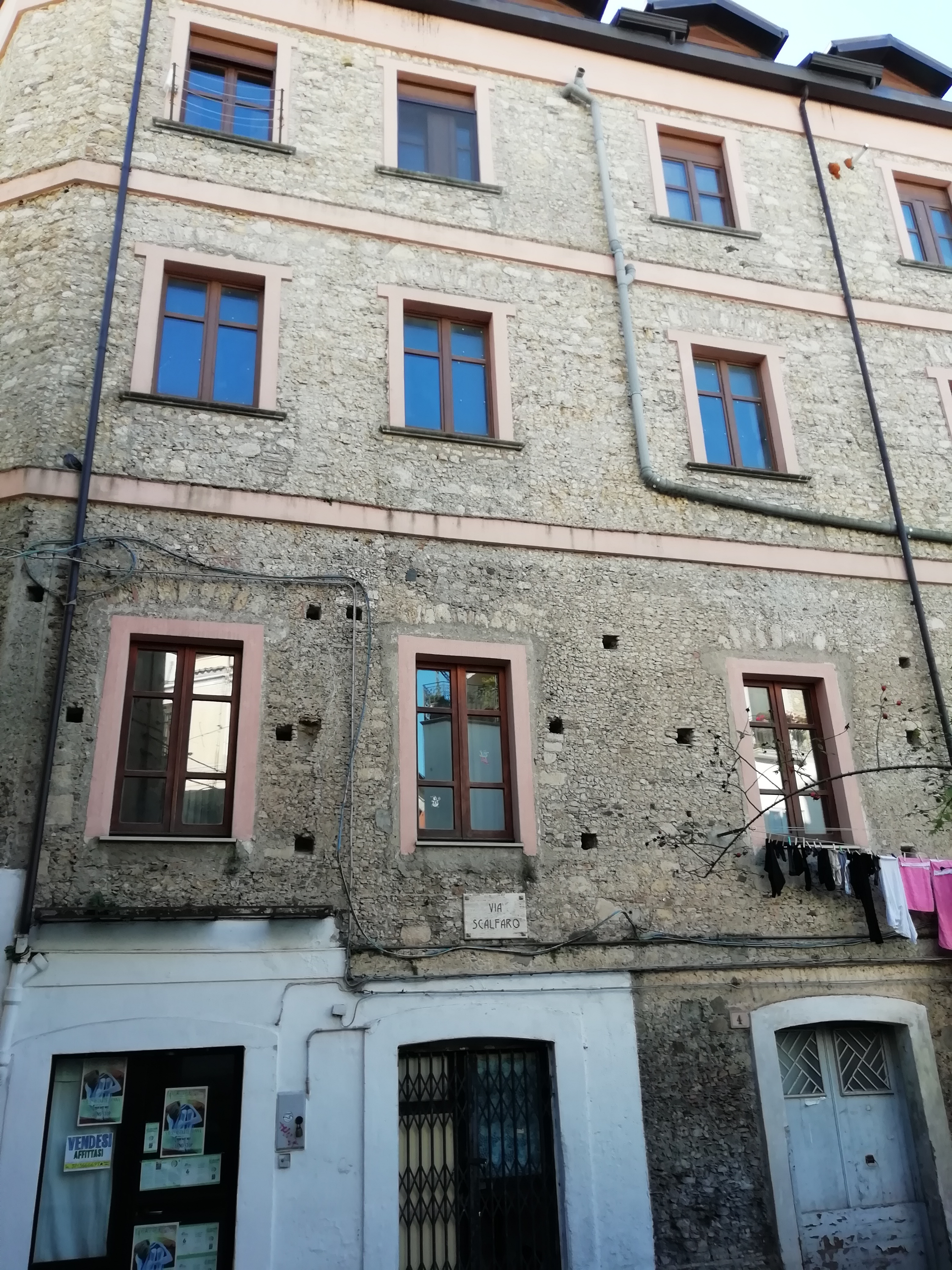 [Edificio in Piazza La Russa, 22, 23, 24]