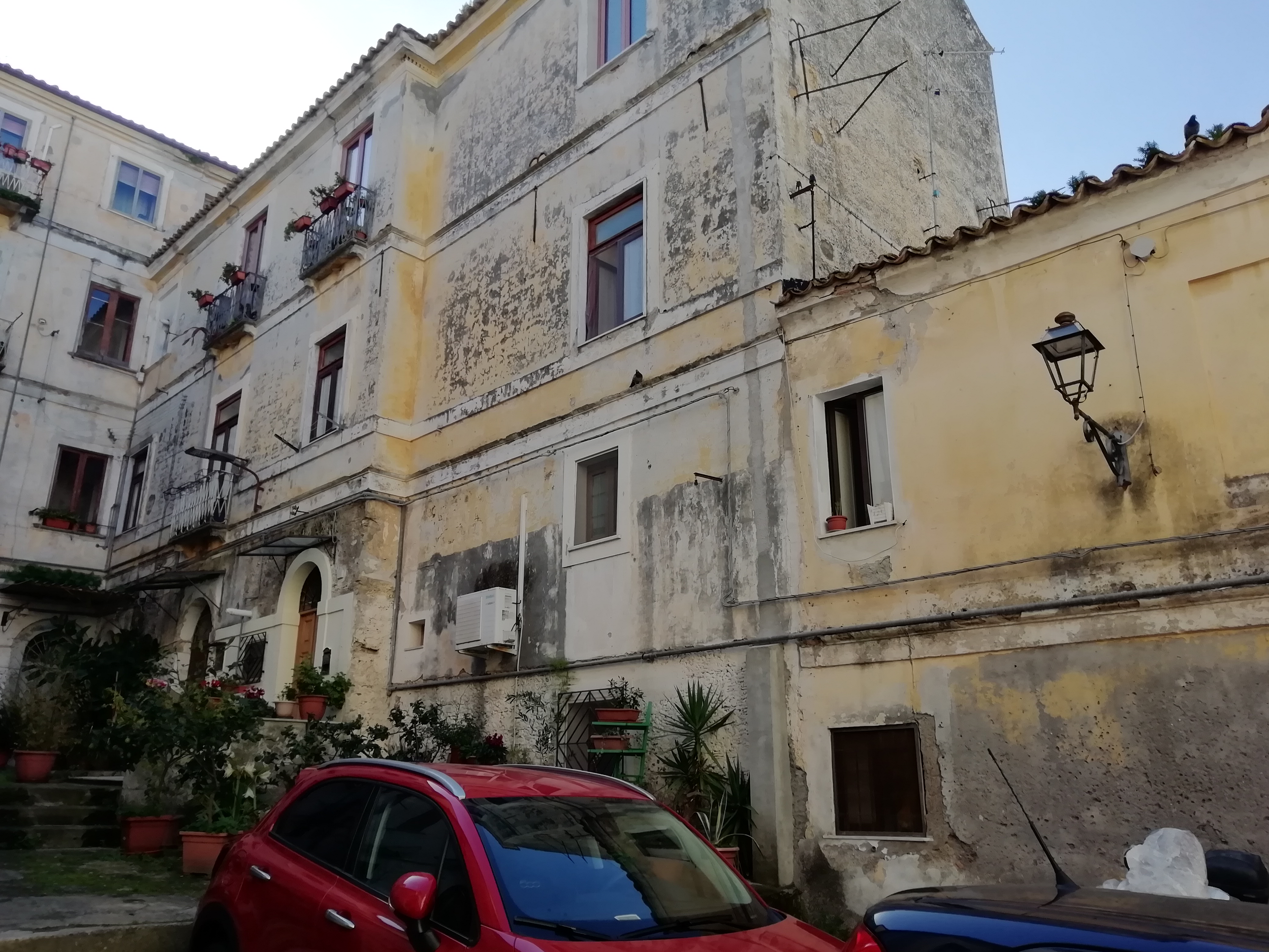 [Edificio in Piazza Scalfaro]