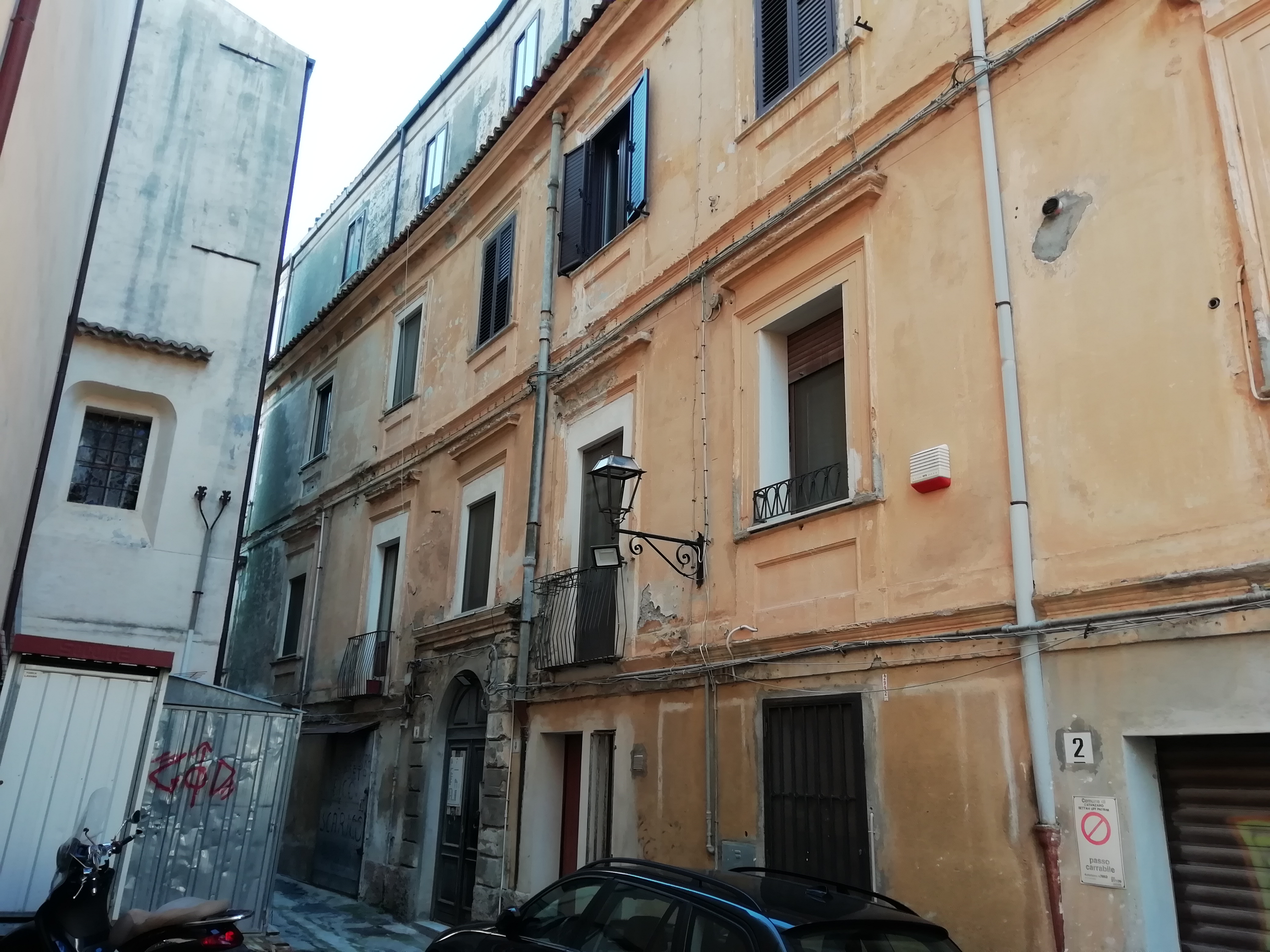 [Edificio in Scesa Monte, 3, 5, 7]