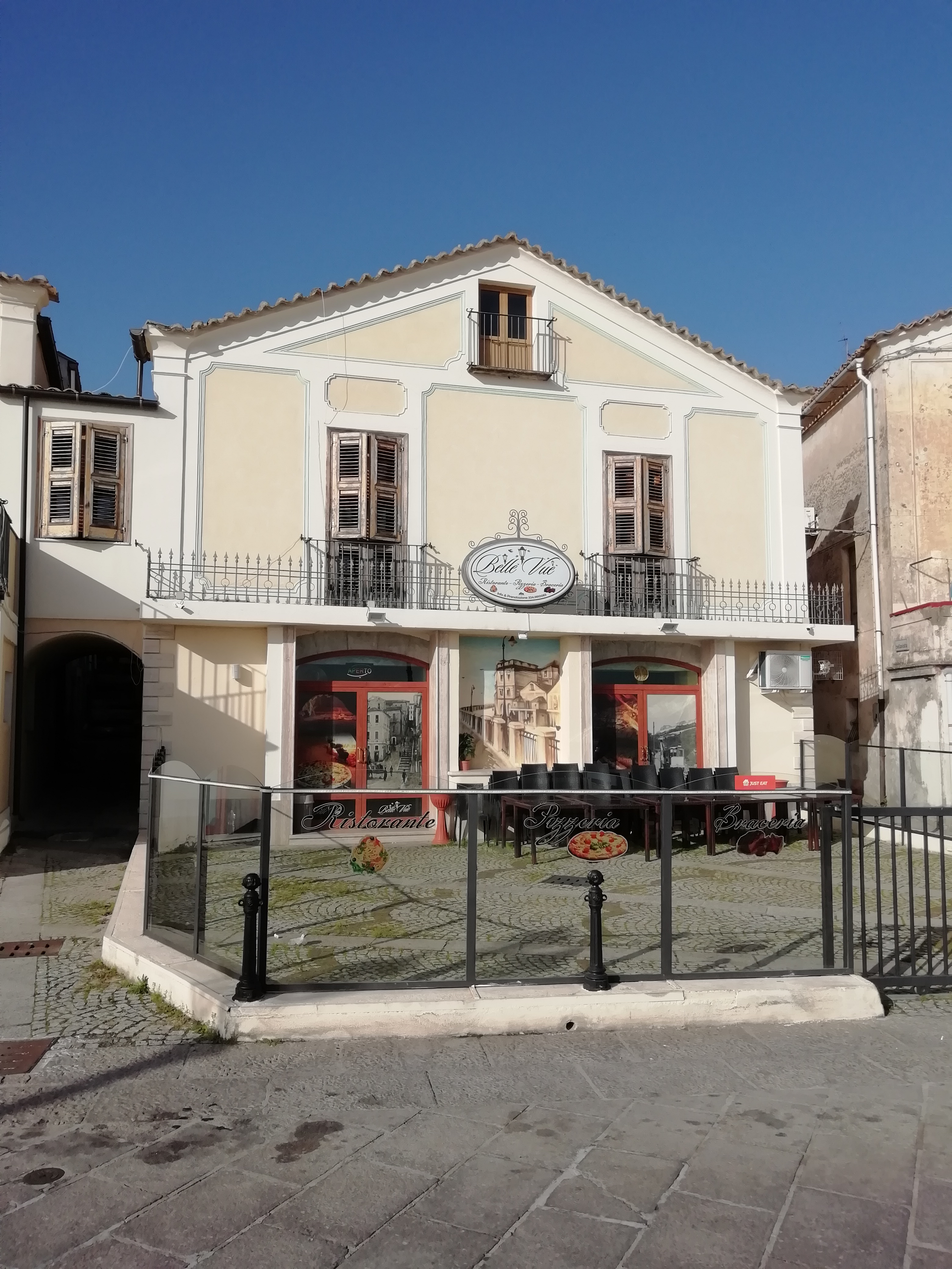 [Edificio in Via Bellavista, 11, 12]