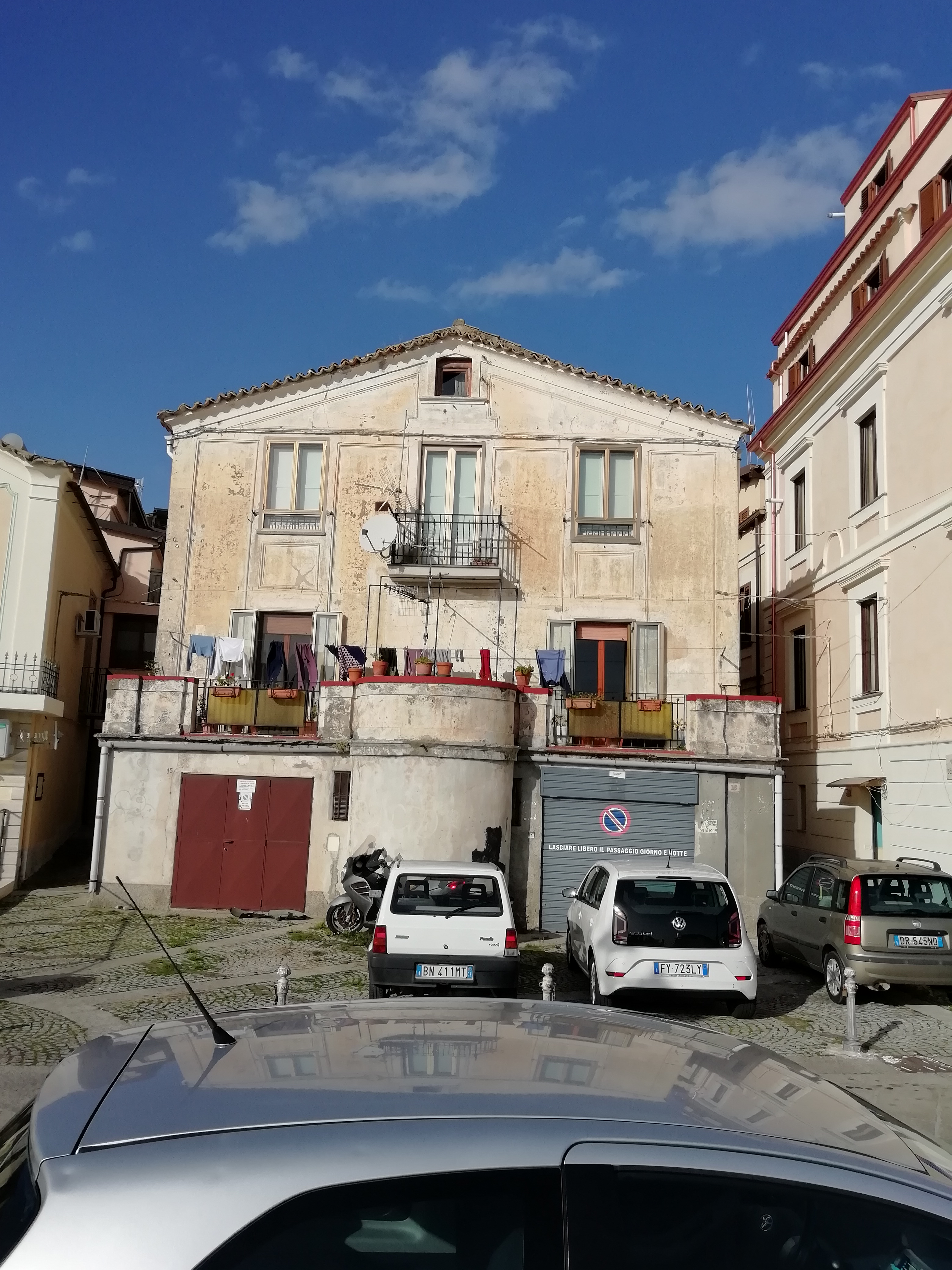 [Edificio in Via Bellavista, 15]