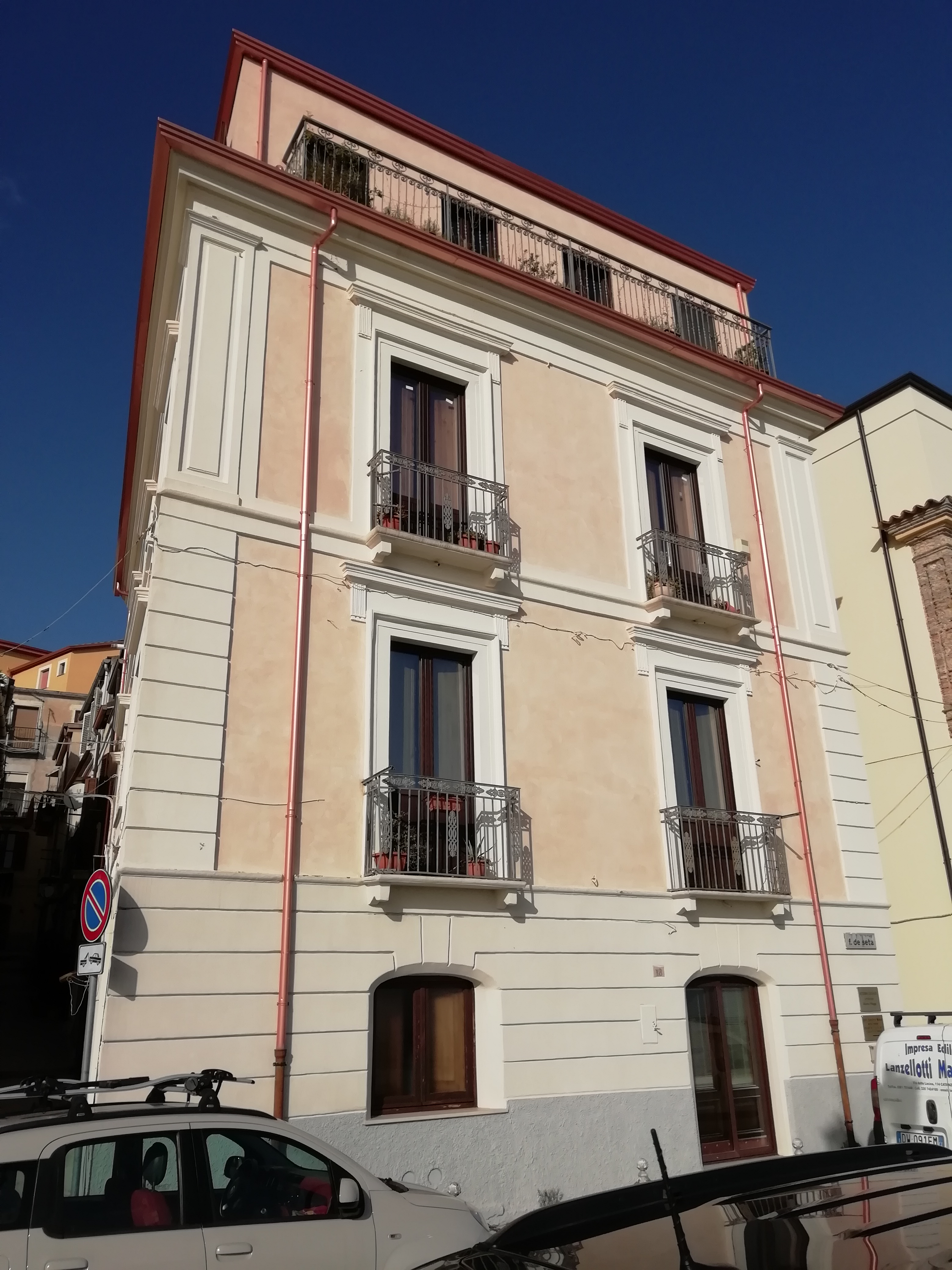 [Edificio in Via Bellavista, 17, 18]