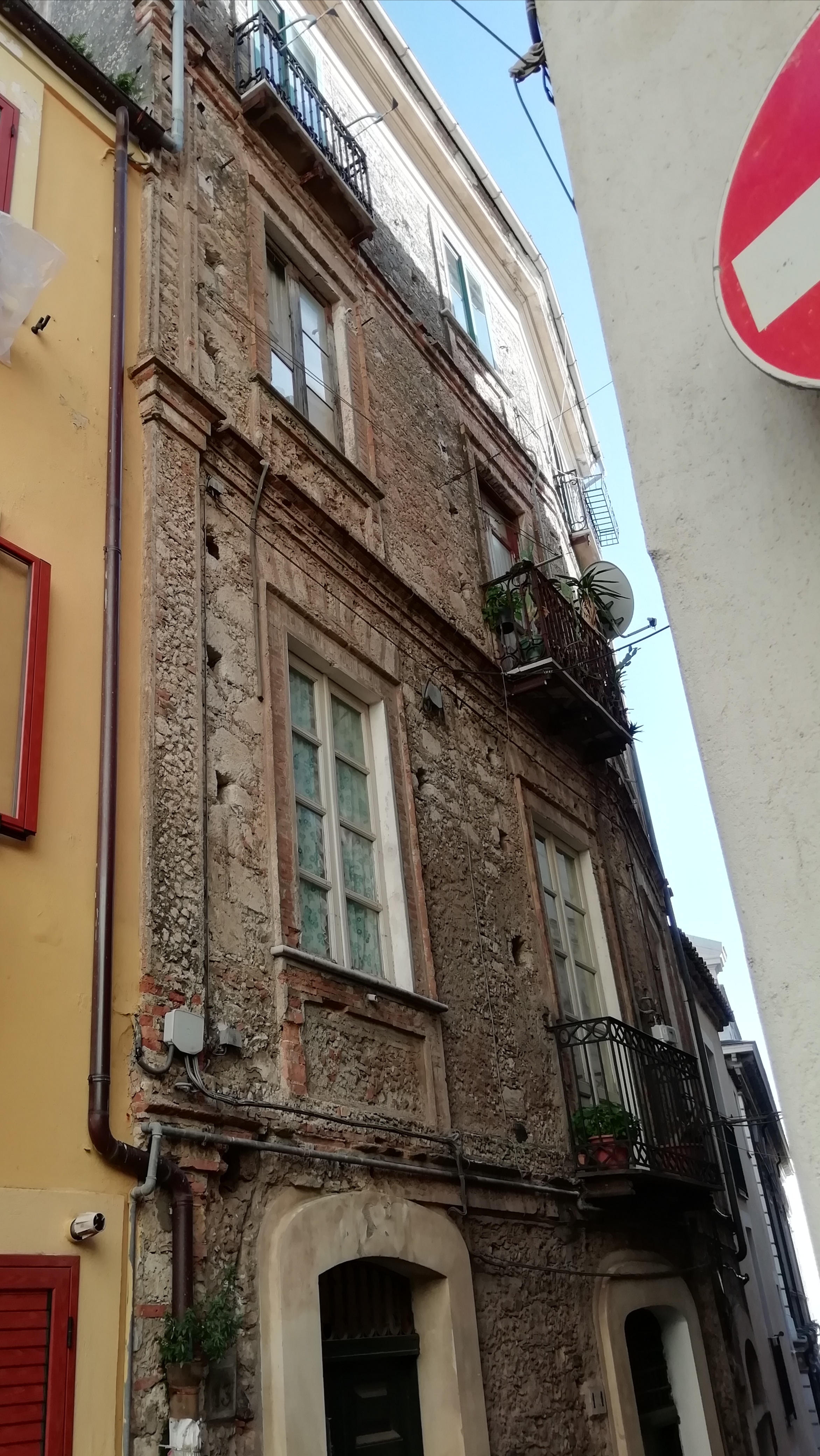 [Edificio in Vico I Bellavista, 7, 9, 11]