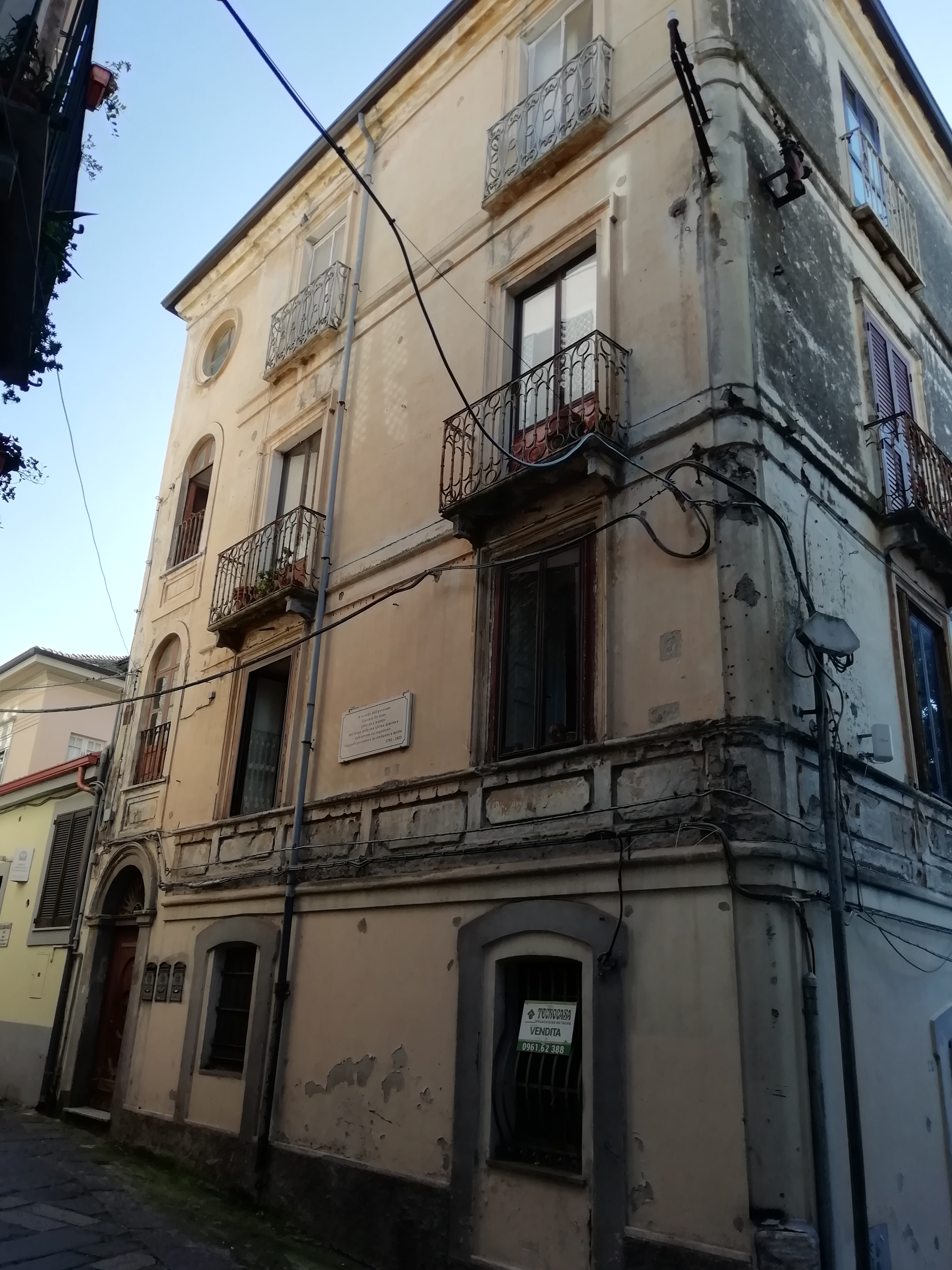 [Palazzo in Via Scalfaro, 26]