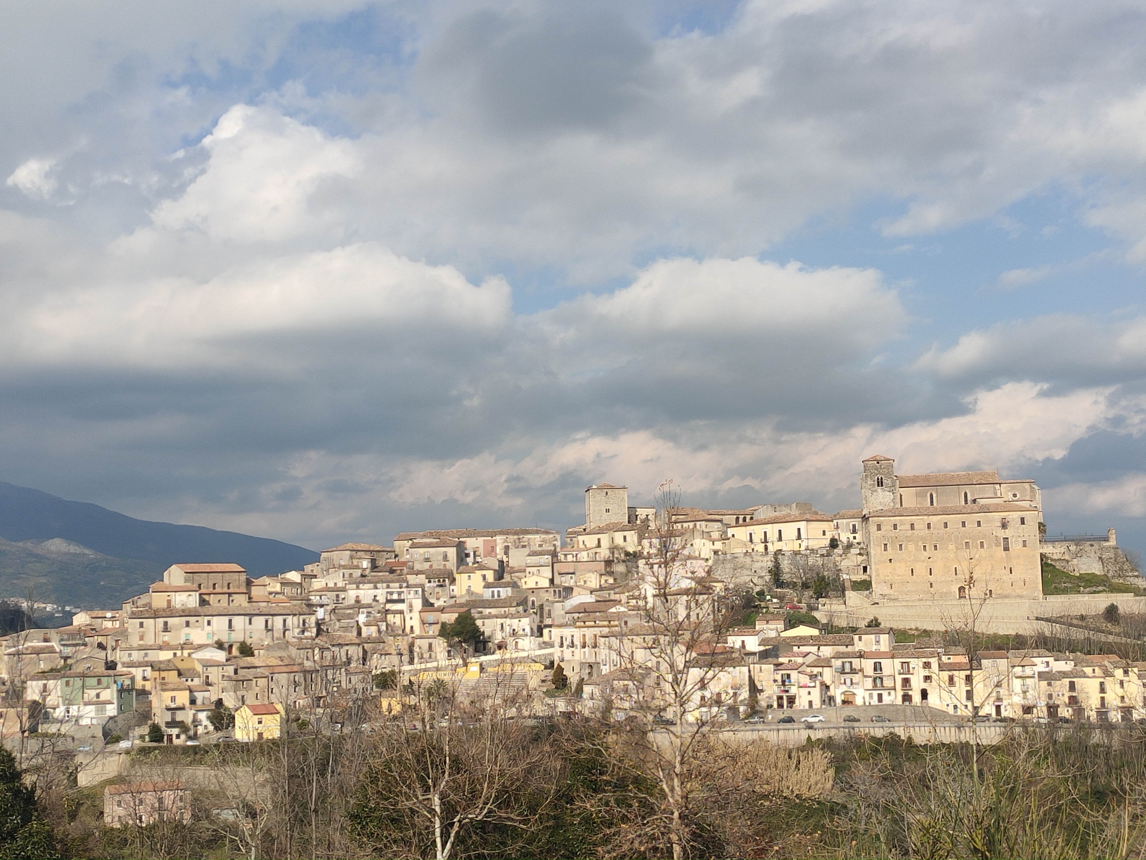 centro storico, collinare, di crinale, difensivo, Altomonte, Altifluvium o Altofiume , Braellum-Bragallum-Brahalla , Balbia