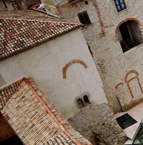 Ruderi relativi ad edificio di abitazione