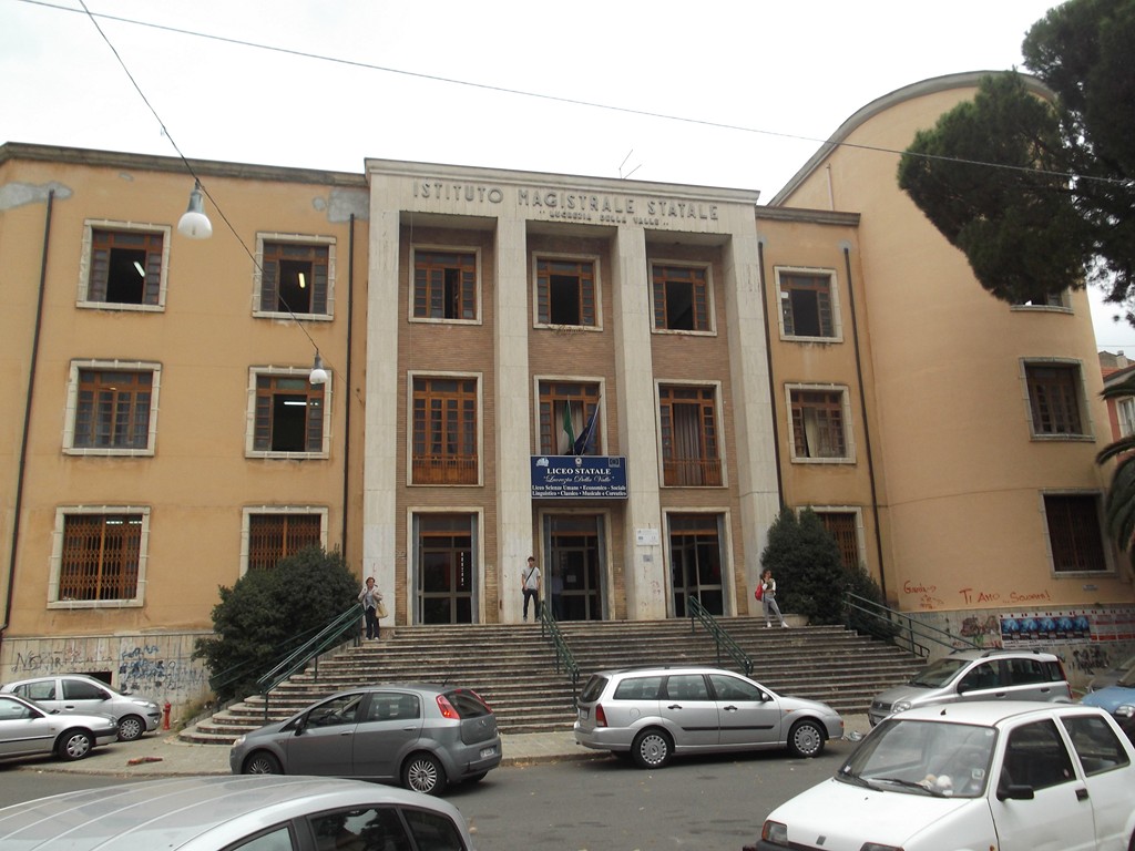 palazzo, ISTITUTO MAGISTRALE "LUCREZIA DELLA VALLE"