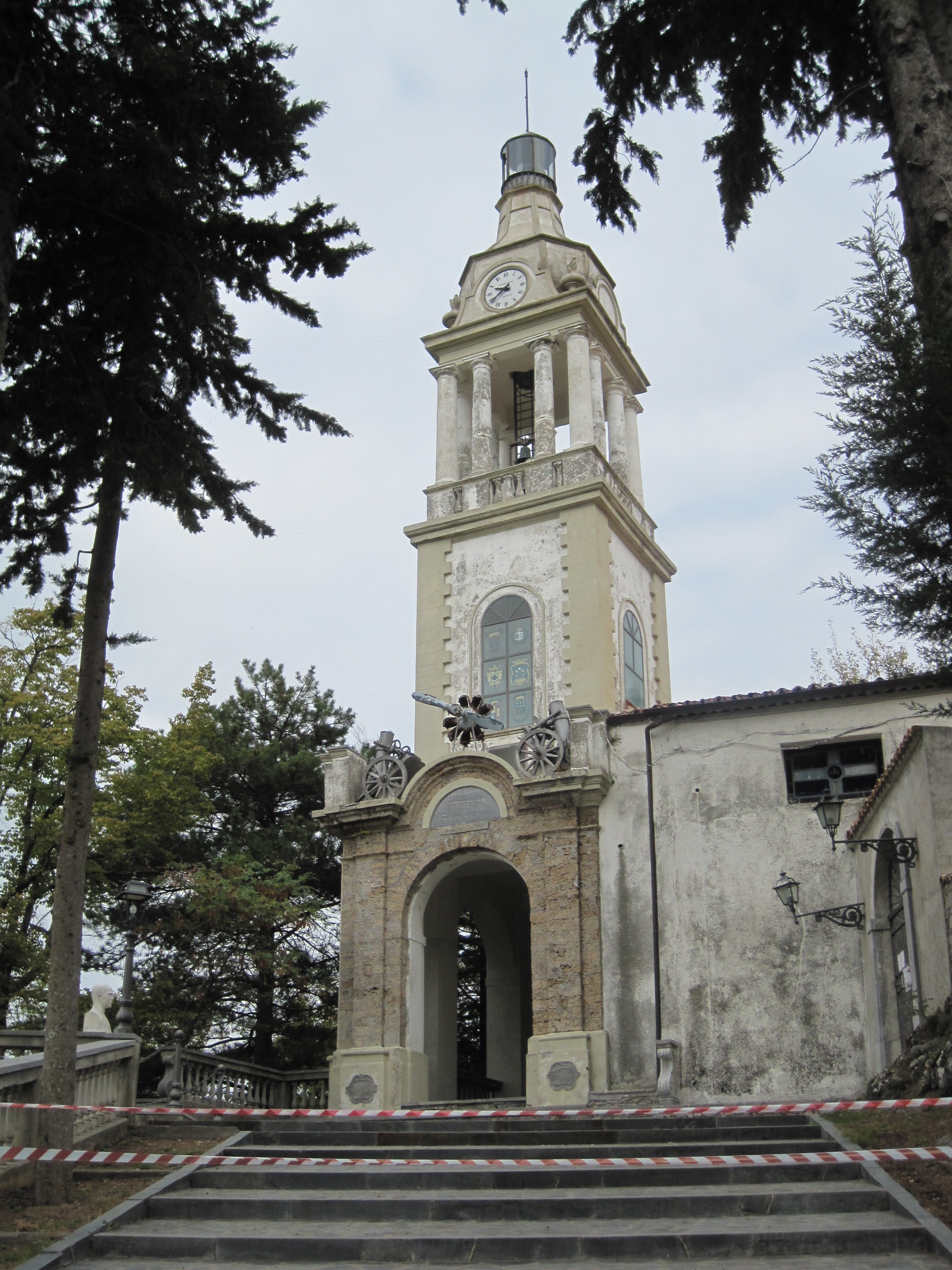 Faro votivo ai caduti di Calabria