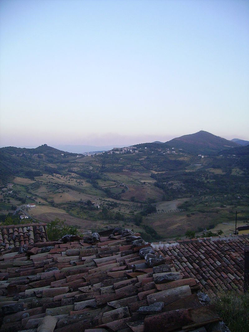 centro storico, di crinale, collinare, Santa Caterina Albanese, Picilia