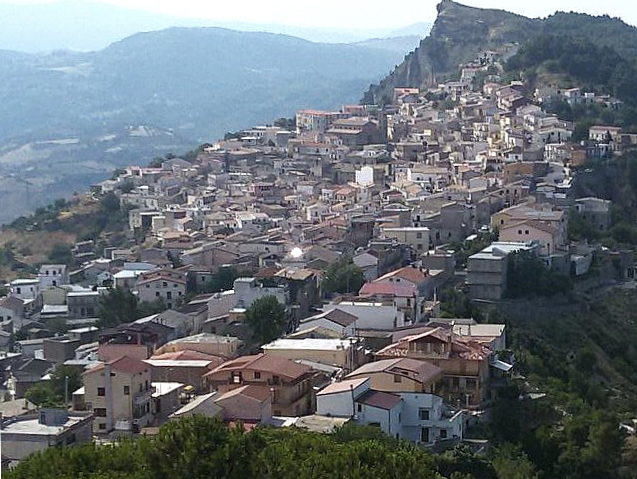 centro storico, di crinale, collinare, agricolo, San Nicola dell'Alto, Shën Kolli